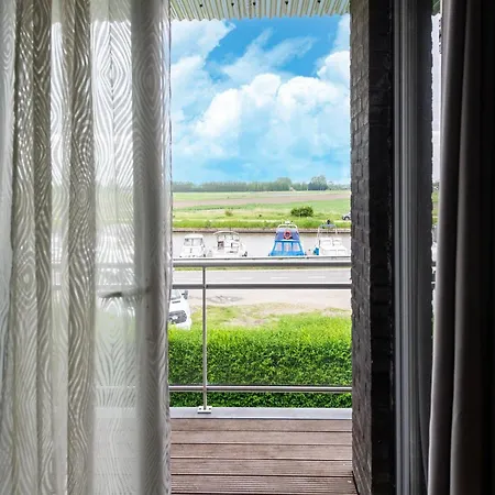 Lejlighed Charming Waterside Getaway *